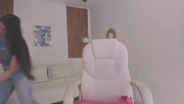 Snapshot of TiffanyWright chatting on 12-15-25, 01:26 TiffanyWright online show from 12-15-25, 01:26