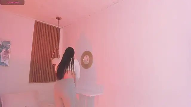 Snapshot of TiffanyWright chatting on 01-19-26, 01:04 TiffanyWright online show from 01-19-26, 01:04