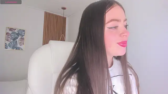 Snapshot of TiffanyWright chatting on 02-01-26, 01:53 TiffanyWright online show from 02-01-26, 01:53