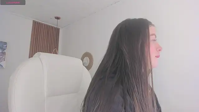 Snapshot of TiffanyWright chatting on 02-02-26, 01:21 TiffanyWright online show from 02-02-26, 01:21