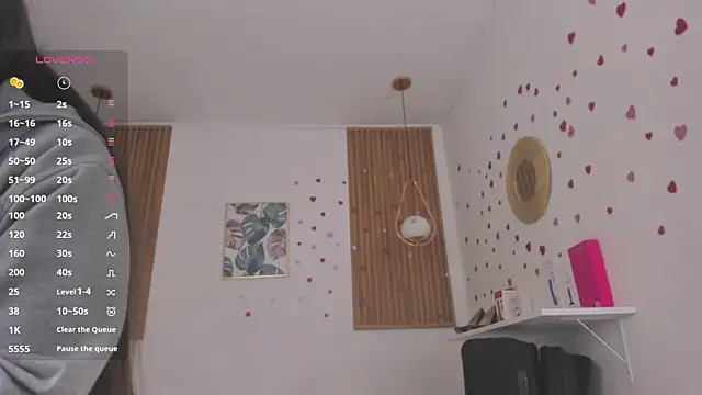 TiffanyWright online show from 04-06-26, 12:28