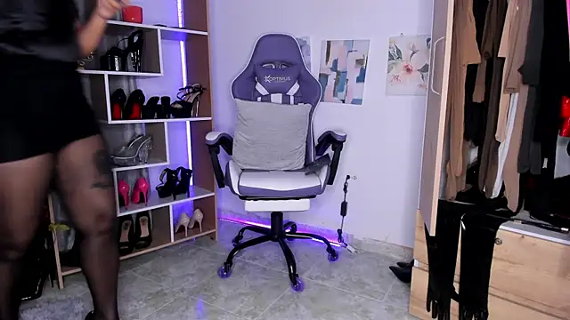 Snapshot of angelica_sparks chatting on 01-25-25, 03:09 angelica sparks online show from 01-25-25, 03:09