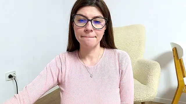 Jullyenn3 online show from 03-19-25, 06:01