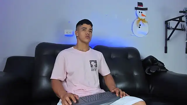 Rob saenz  online show from 12-20-24, 01:43