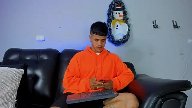 Rob saenz  online show from 12-21-24, 01:10