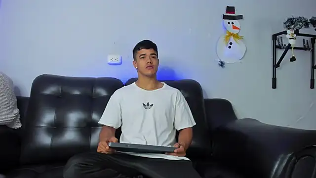 Rob saenz  online show from 12-28-24, 01:49