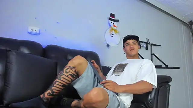 Rob saenz  online show from 01-04-25, 01:21