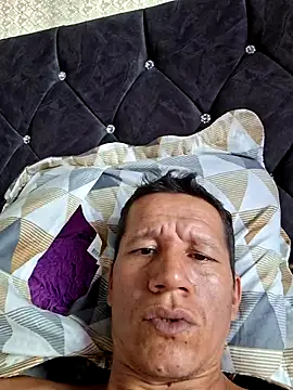 Snapshot of leoytessa_10 chatting on 02-23-25, 08:00 leoytessa 10 online show from 02-23-25, 08:00