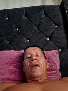 Snapshot of leoytessa_10 chatting on 10-09-25, 09:13 leoytessa 10 online show from 10-09-25, 09:13