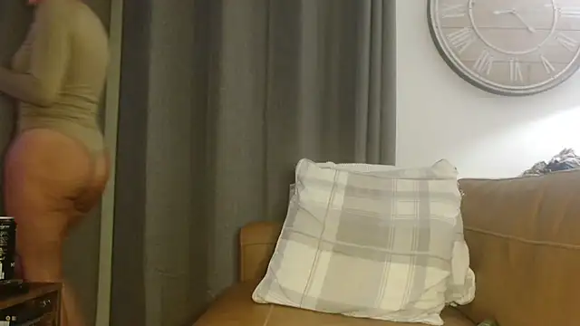 UKSYDNEYFOX online show from 01-23-25, 08:35