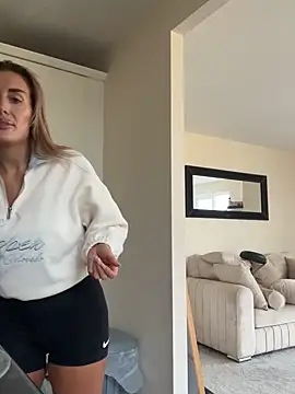 UKSYDNEYFOX online show from 02-26-25, 02:14