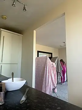 UKSYDNEYFOX online show from 02-28-25, 01:58