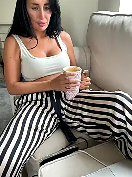 UKSYDNEYFOX online show from 09-27-25, 11:59