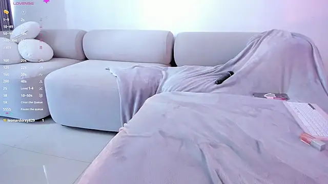 Snapshot of ashlyestone chatting on 01-18-26, 07:39 ashlyestone online show from 01-18-26, 07:39