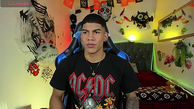 Damian latinxxx online show from 10-17-25, 02:59