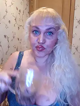 Snapshot of IsabellaBoni chatting on 12-18-25, 07:03 IsabellaBoni online show from 12-18-25, 07:03