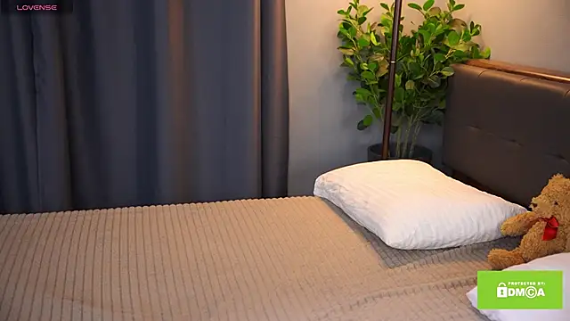 Snapshot of Bellacle chatting on 02-16-25, 11:05 Bellacle online show from 02-16-25, 11:05