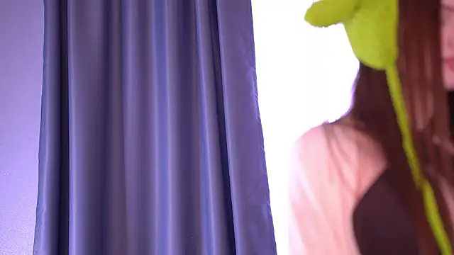 Snapshot of Bellacle chatting on 05-31-26, 09:38 Bellacle online show from 05-31-26, 09:38