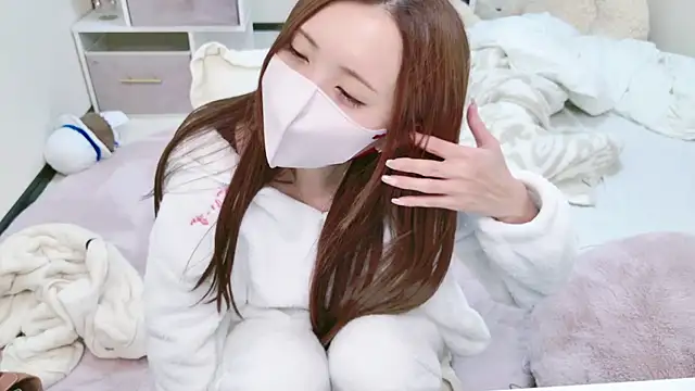 Snapshot of -SHINON- chatting on 12-13-24, 12:50 -SHINON- online show from 12-13-24, 12:50