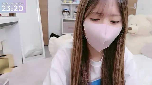 Snapshot of -SHINON- chatting on 06-25-26, 02:21 -SHINON- online show from 06-25-26, 02:21