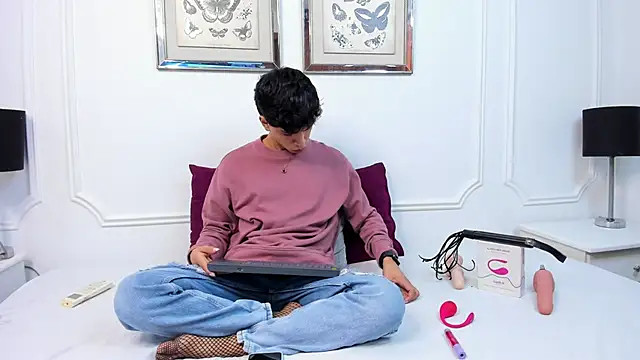 Snapshot of Santy_carrington chatting on 12-31-24, 12:57 Santy carrington online show from 12-31-24, 12:57