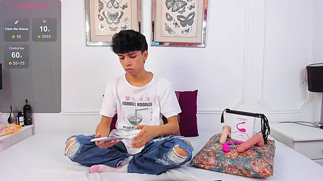 Snapshot of Santy_carrington chatting on 01-08-25, 09:12 Santy carrington online show from 01-08-25, 09:12