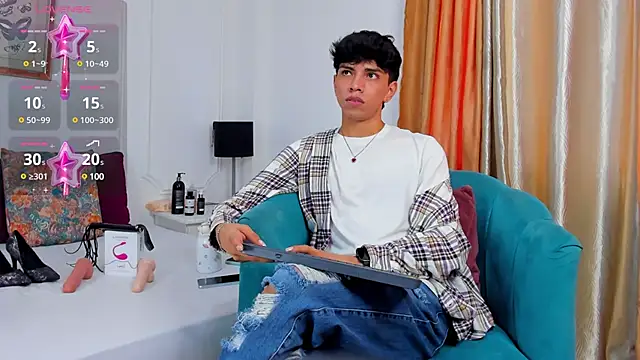 Snapshot of Santy_carrington chatting on 01-10-25, 08:04 Santy carrington online show from 01-10-25, 08:04