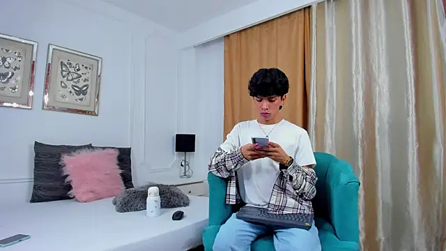 Snapshot of Santy_carrington chatting on 02-13-25, 07:52 Santy carrington online show from 02-13-25, 07:52