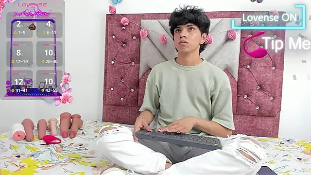 Snapshot of Santy_carrington chatting on 03-03-25, 08:21 Santy carrington online show from 03-03-25, 08:21