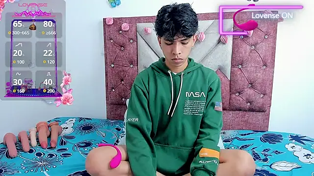 Snapshot of Santy_carrington chatting on 03-15-25, 10:11 Santy carrington online show from 03-15-25, 10:11