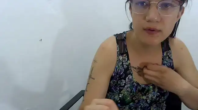 Snapshot of BLAKEandSUSANI chatting on 02-05-25, 07:18 BLAKEandSUSANI online show from 02-05-25, 07:18