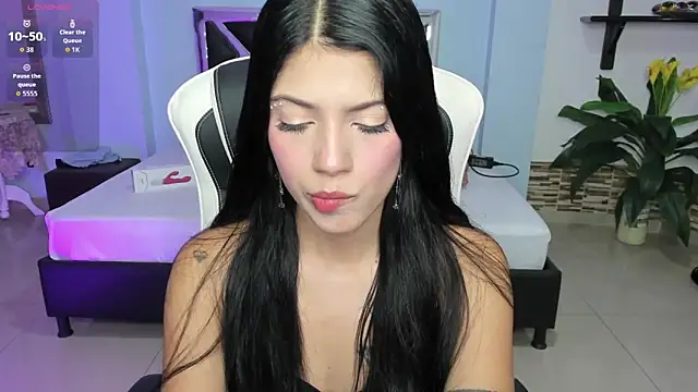 Snapshot of EroticAzir chatting on 11-15-25, 03:15 EroticAzir online show from 11-15-25, 03:15