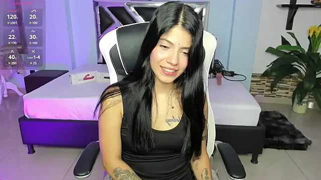 Snapshot of EroticAzir chatting on 11-18-25, 03:34 EroticAzir online show from 11-18-25, 03:34