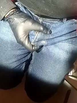 Snapshot of franko1987 chatting on 12-19-24, 06:23 franko1987 online show from 12-19-24, 06:23