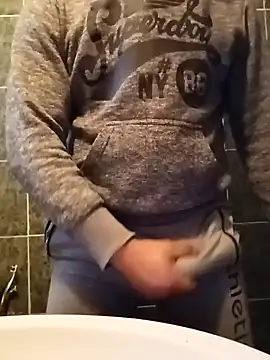 Snapshot of franko1987 chatting on 01-12-25, 06:39 franko1987 online show from 01-12-25, 06:39