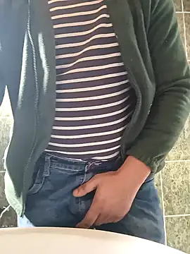 Snapshot of franko1987 chatting on 01-18-25, 11:32 franko1987 online show from 01-18-25, 11:32