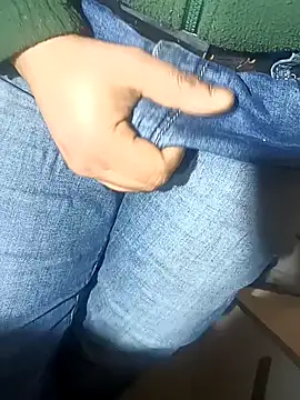 Snapshot of franko1987 chatting on 02-13-25, 05:26 franko1987 online show from 02-13-25, 05:26