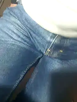 Snapshot of franko1987 chatting on 02-28-25, 05:04 franko1987 online show from 02-28-25, 05:04