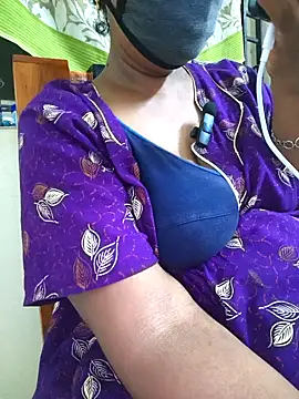 Snapshot of Tamil--Rani chatting on 01-16-25, 07:10 Tamil--Rani online show from 01-16-25, 07:10