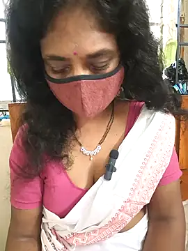 Snapshot of Tamil--Rani chatting on 02-08-25, 12:39 Tamil--Rani online show from 02-08-25, 12:39