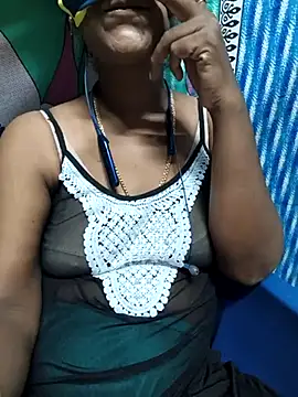 Snapshot of Tamil--Rani chatting on 03-13-25, 12:35 Tamil--Rani online show from 03-13-25, 12:35