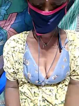 Snapshot of Tamil--Rani chatting on 10-13-25, 03:12 Tamil--Rani online show from 10-13-25, 03:12