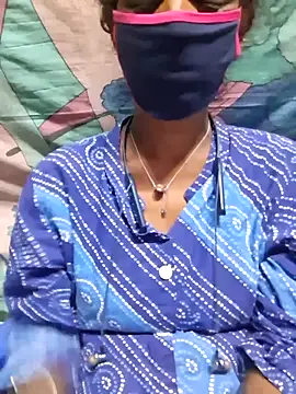 Snapshot of Tamil--Rani chatting on 10-29-25, 11:45 Tamil--Rani online show from 10-29-25, 11:45