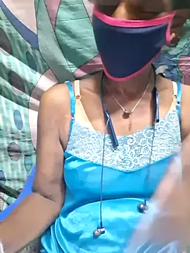 Snapshot of Tamil--Rani chatting on 10-30-25, 01:56 Tamil--Rani online show from 10-30-25, 01:56