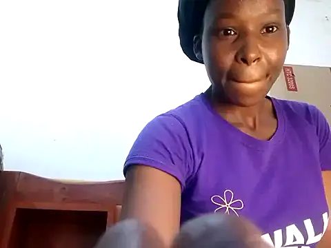 Snapshot of Claris2 chatting on 10-18-25, 08:09 Claris2 online show from 10-18-25, 08:09