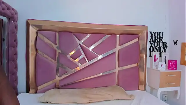 Britanymooree online show from 04-10-26, 08:57