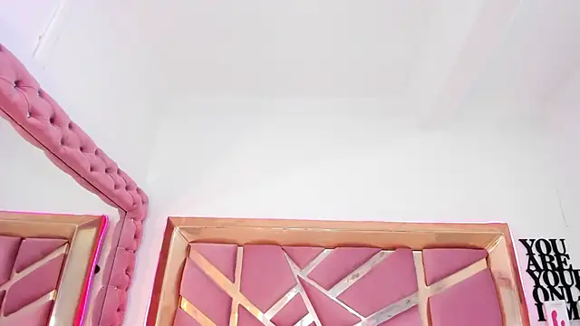 Britanymooree online show from 04-18-26, 07:18