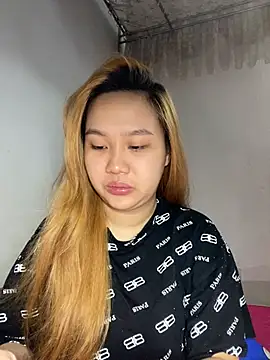 Snapshot of Odette68 chatting on 06-15-26, 12:13 Odette68 online show from 06-15-26, 12:13