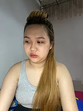 Snapshot of Odette68 chatting on 06-20-26, 12:58 Odette68 online show from 06-20-26, 12:58