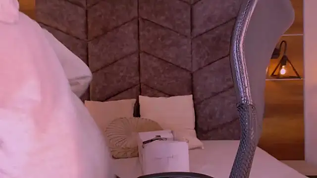 Snapshot of AmbarHills_1 chatting on 11-06-25, 11:33 AmbarHills 1 online show from 11-06-25, 11:33